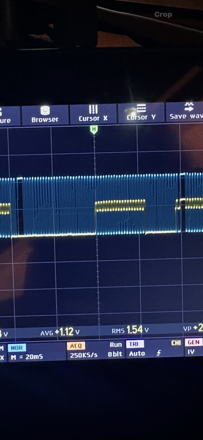 Close view of the crankshaft and camshaft waveforms showing the tooth gaps in the crank pattern