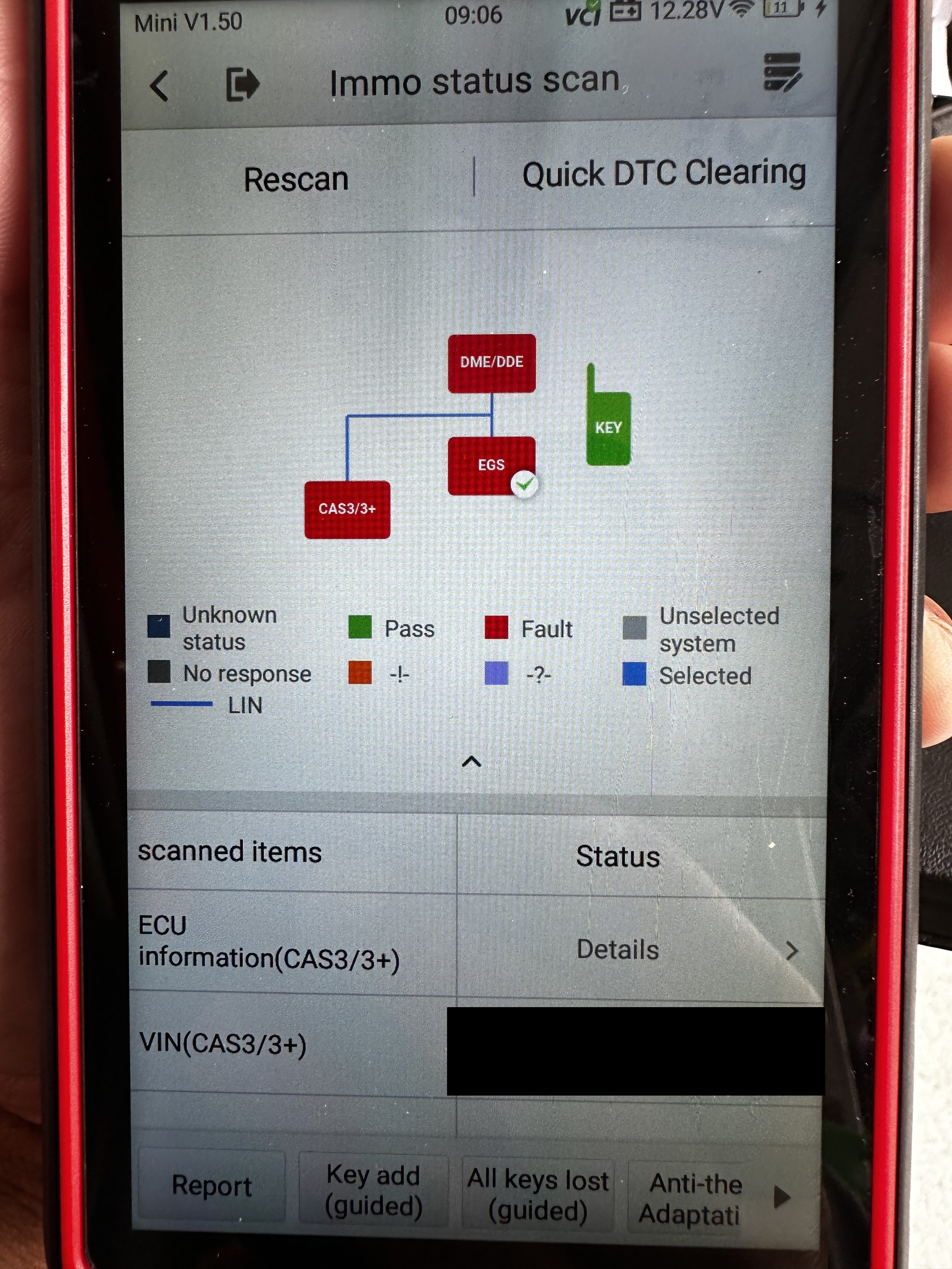 Diagnostic tablet showing an immobiliser status scan with DME/DDE, EGS and CAS3/3+ modules and a recognised key, plus guided key add and all keys lost buttons