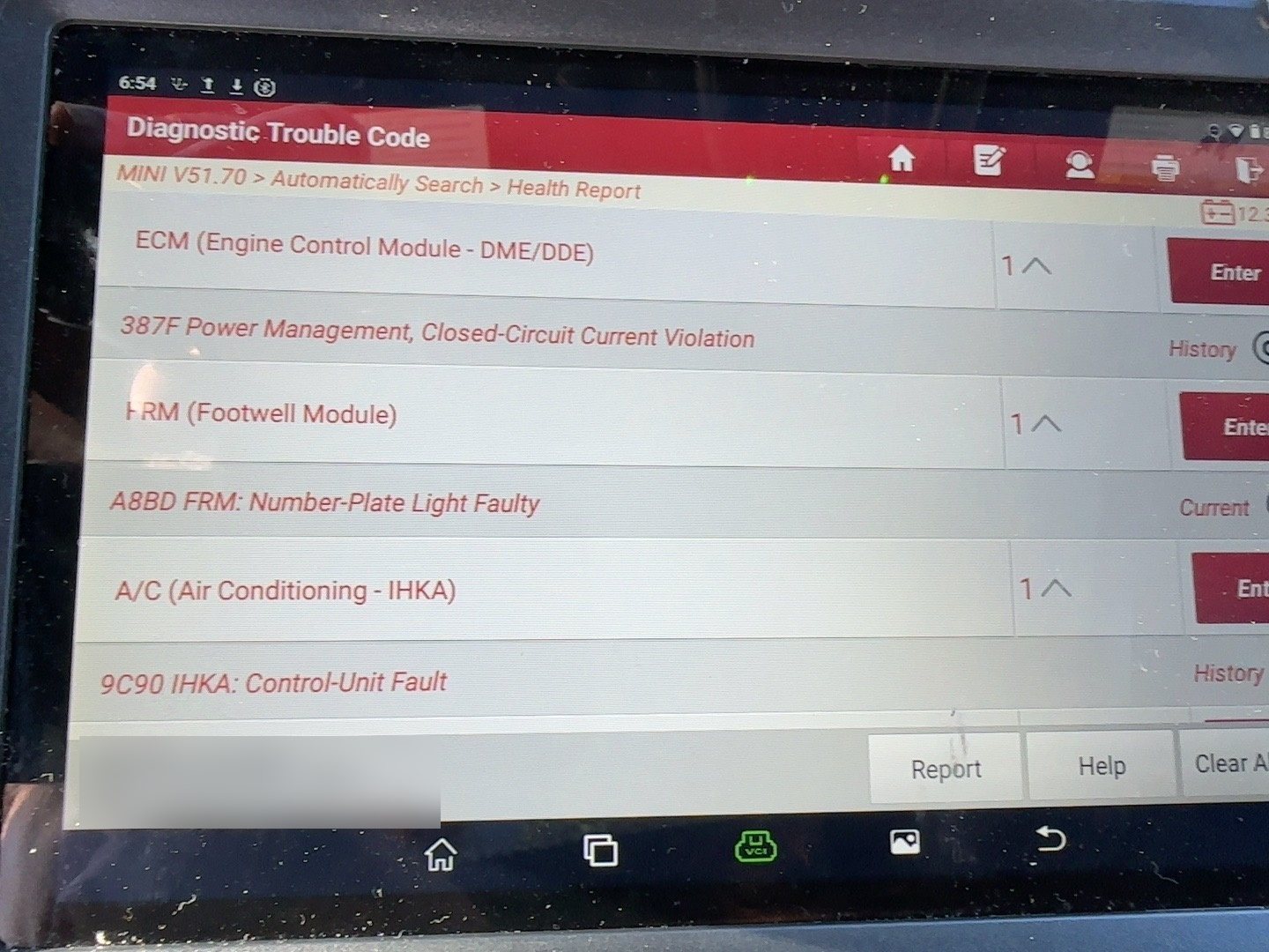 Scan tool health report for a 2016 MINI Countryman showing three stored faults: DME 387F power management closed-circuit current violation, FRM A8BD number-plate light faulty, and IHKA 9C90 control unit fault. Vehicle identification in the footer is blurred.