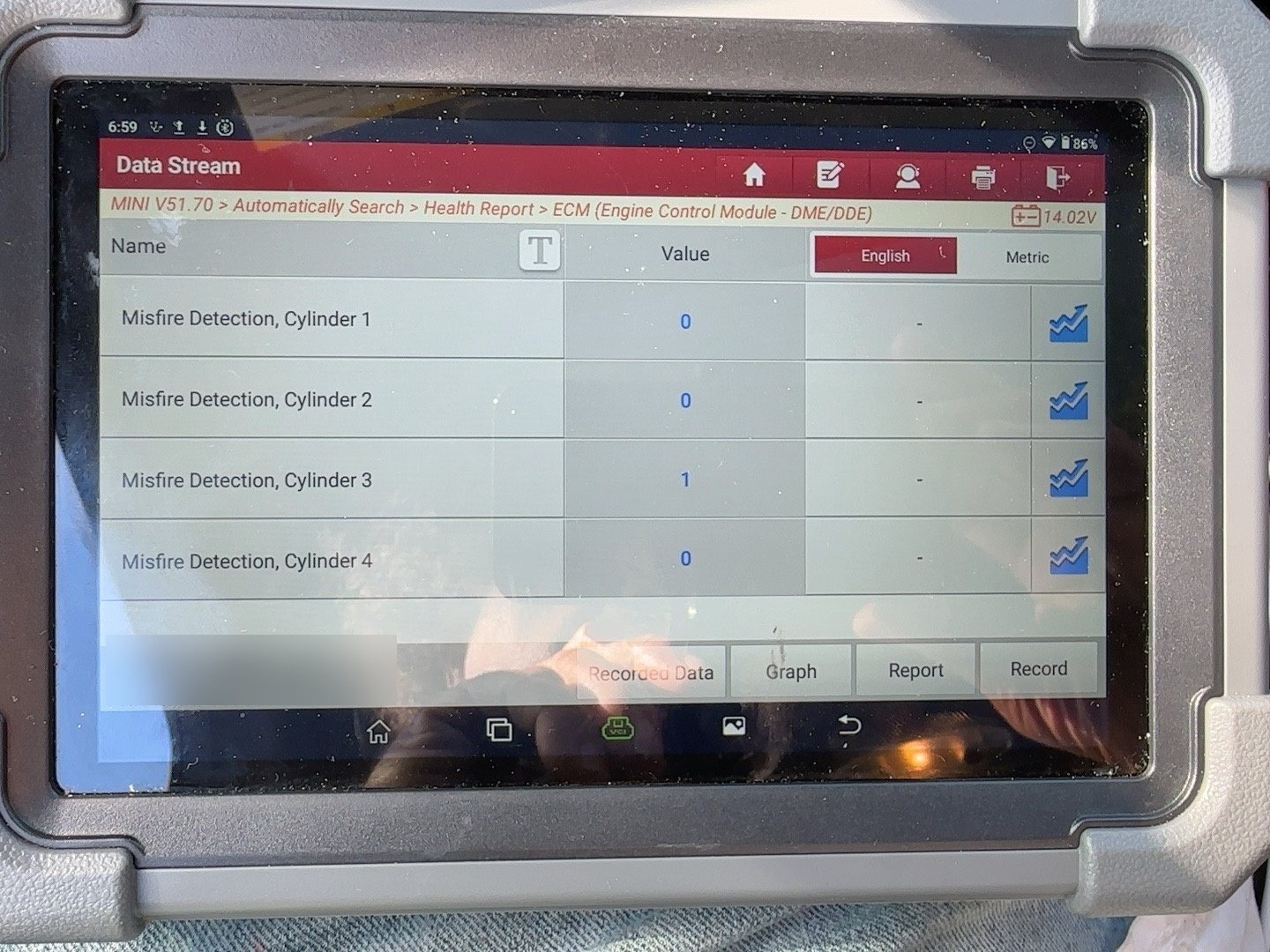 Scan tool misfire counter table listing cylinders 1 through 4 with counts of 0, 0, 1 and 0. Vehicle identification in the footer is blurred.