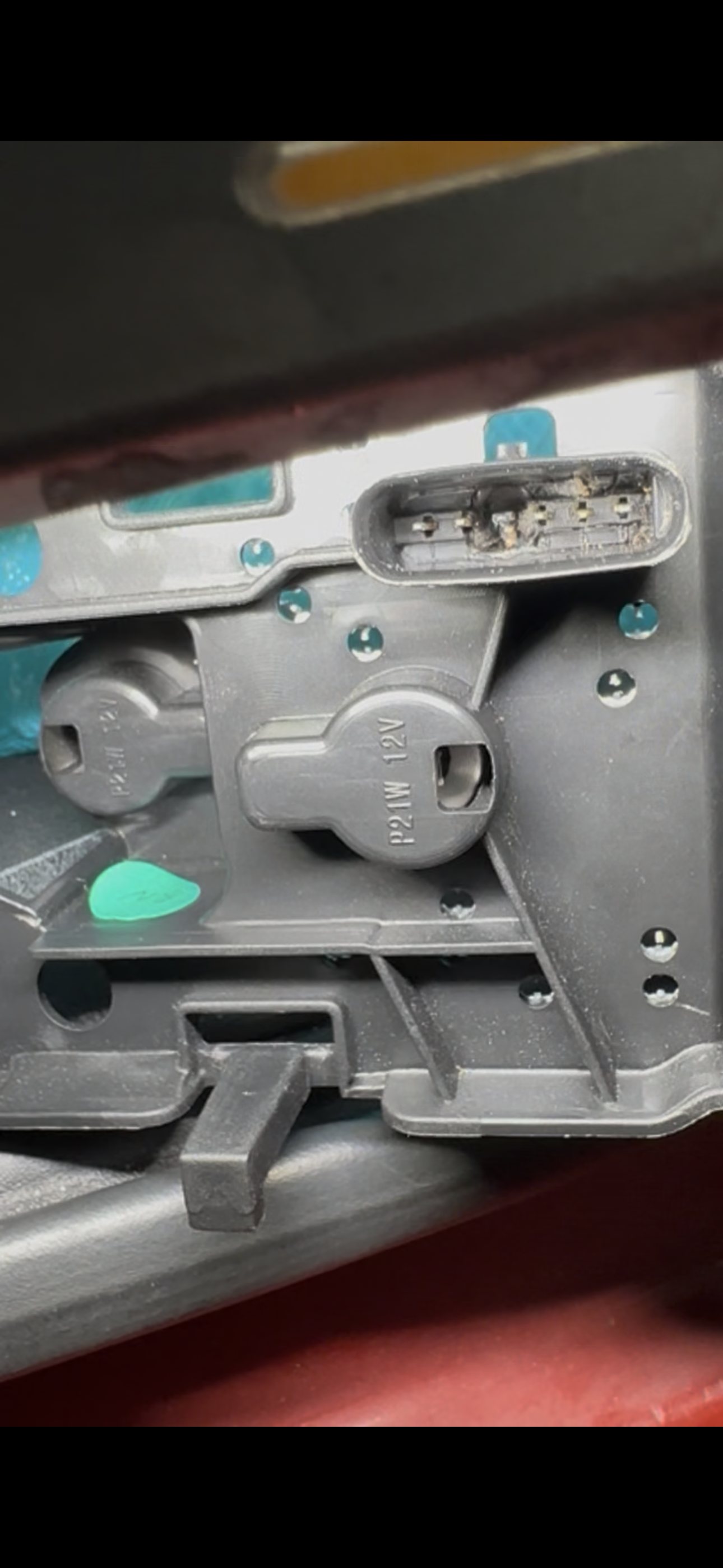 Rear light circuit board connector with a burned and melted terminal area at the top edge of the socket