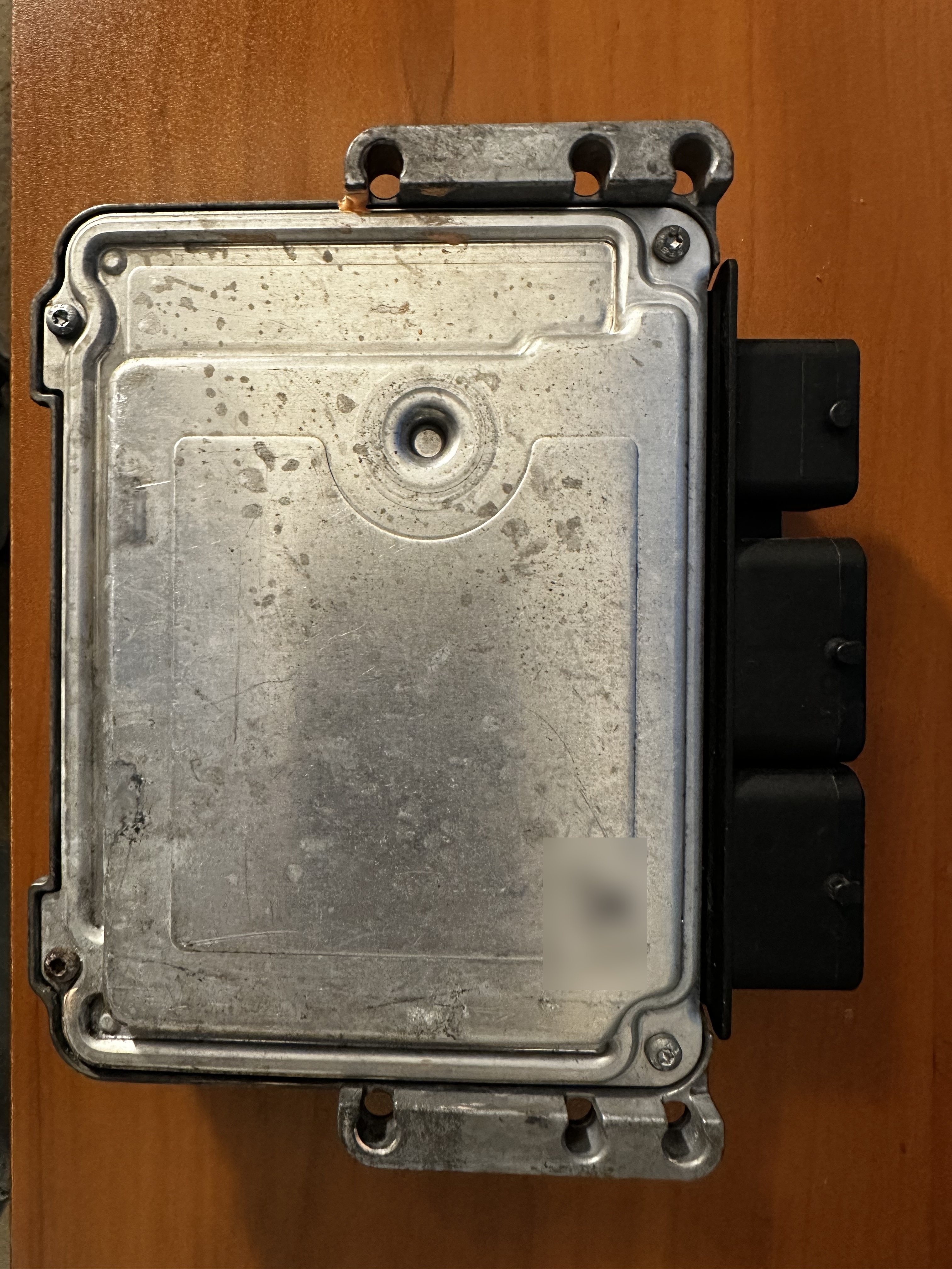 Rear aluminium housing of a second-generation MINI DME with three connector sockets along one edge